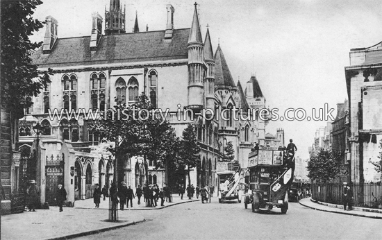 Royal Courts of Justice, Strand, London. c.1905.